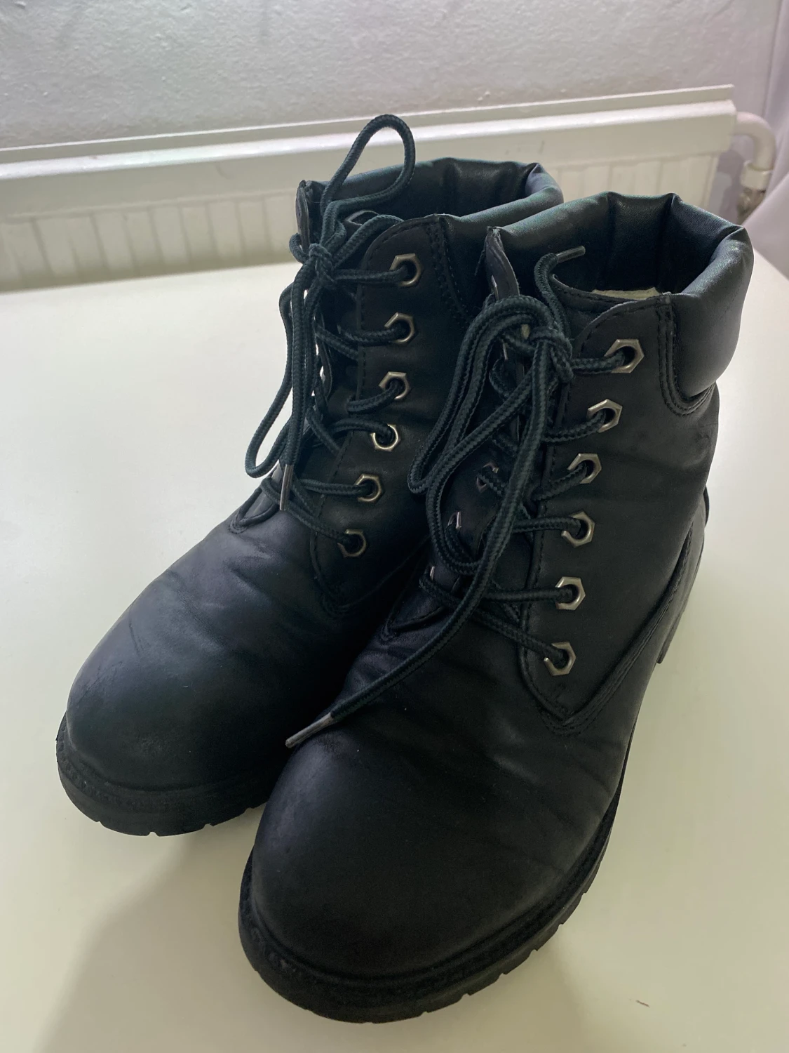 Boots 50kr + frakt  - 90