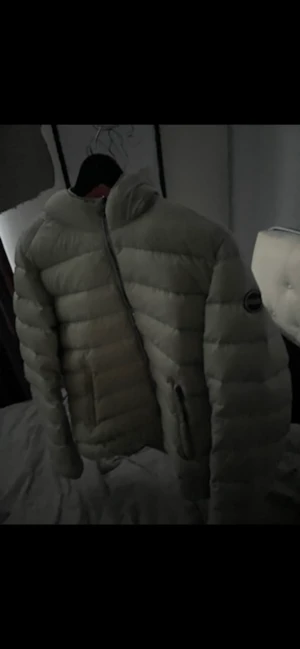 Colmar jacka  - Säljer denna colmar jacka i fint men använt skick smutsig men kan tvättas innan köp💓kan gå ner i pris vid snabb affär