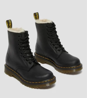 Doc martens - Storlek 37 och använda en gång. Säljer pga för små för mig. 