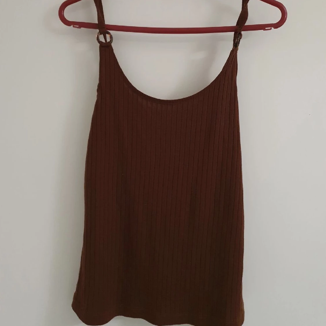 Oanvänt brunt linne 