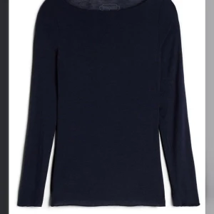 intimissimi tröja - marin blå intimissimi tröja helt ny och oanvänd, de va för stor på mig