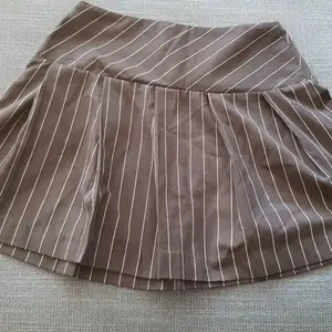 Jätte fin kjol från hm som endast är använd 1 gång. Säljer för jag inte använder den samt att den är lite stor på mig💞