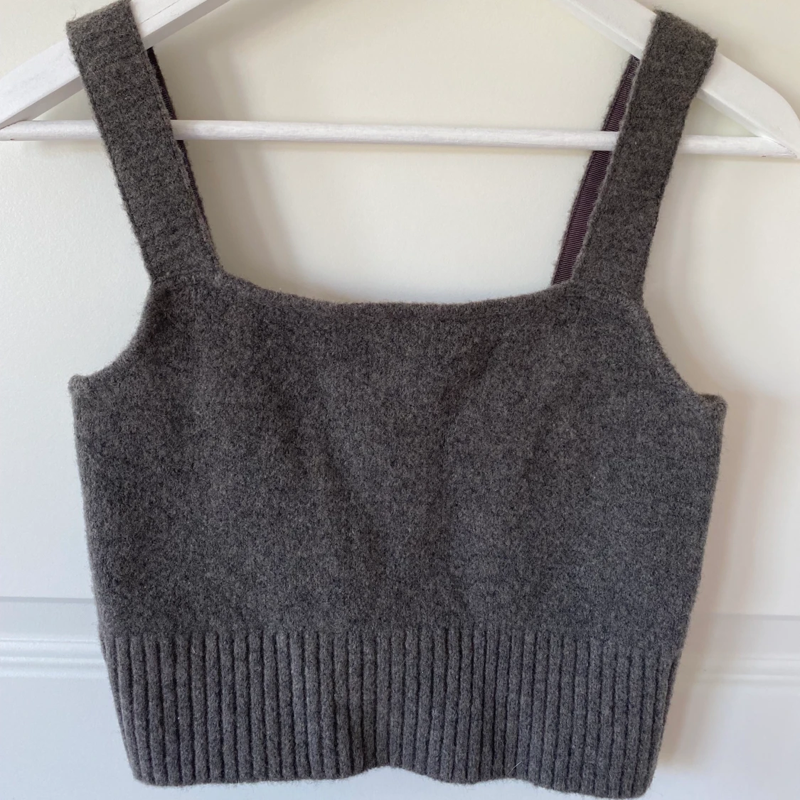 Grått stickat linne