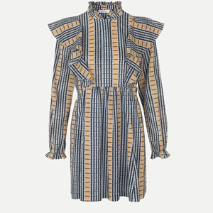 Klänning från Samsoe Samsoe - Söt klänning från Samsoe Samsoe, endast använd en gång och är därför i väldigt fint skick! 