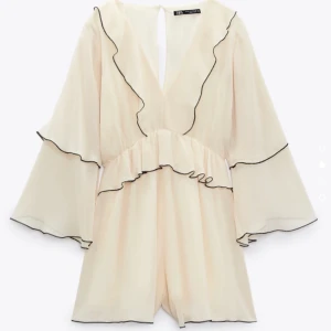 Kort jumpsuit - Oanvänd kort jumpsuit slutsåld från zara! Frakt tillkommer