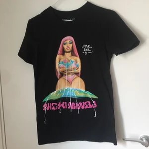 Nicki minaj t-shirt  - En äkta Nicki Minaj tour t-shirt från 2019🤪💖💕