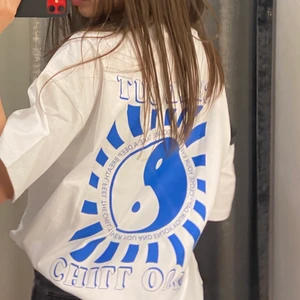 Oversized tshirt - As fin chill out tshirt 😍 passar perfekt till allt, jättefint skick utan några som helst fläckar eller hål. 