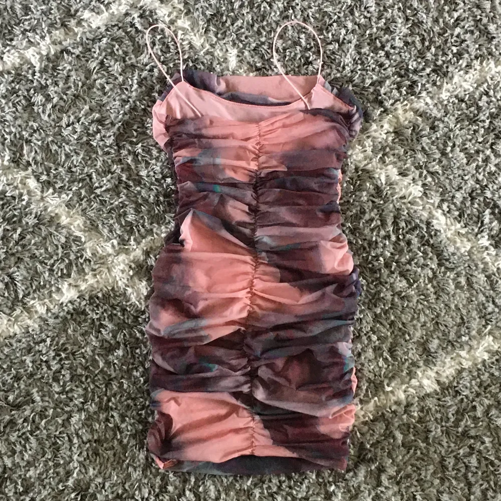  färg: purplish pink 💘  stretchy fabric 💌 new . Klänningar.