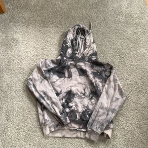Kort tie dye hoodie  - Kort tie dye hoodie från new yorker 