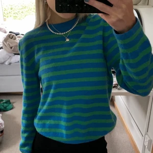 zara tröja - Säljer denna trendiga tröja från zara.