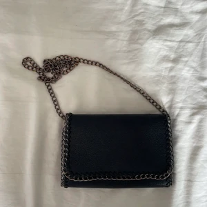Kedjeväska - Fin kedjeväska som inte längre kommer till användning, skriv för fler bilder osv!! 