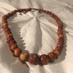 Halsband - ❣️snyggt halsband med bra skick och aldrig använt❣️