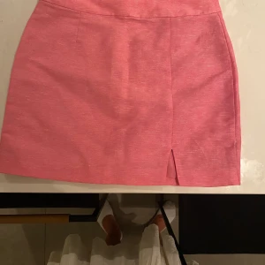 Kjol Gina tricot  - Kollektionen från Bianca st 38 men liten i storleken mer som en 36. Endast provad!! 