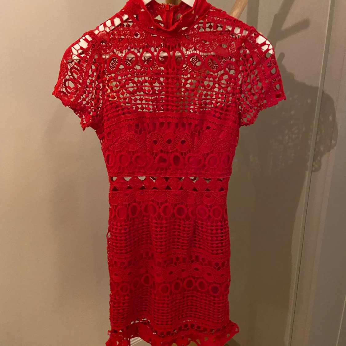 Röd klänning från LOVE TRIANGLE 