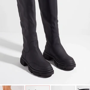 Missguided boots - Säljer ett par helt nya och oanvända boots från missguided, dom var tyvärr för små för mig. Strl:36