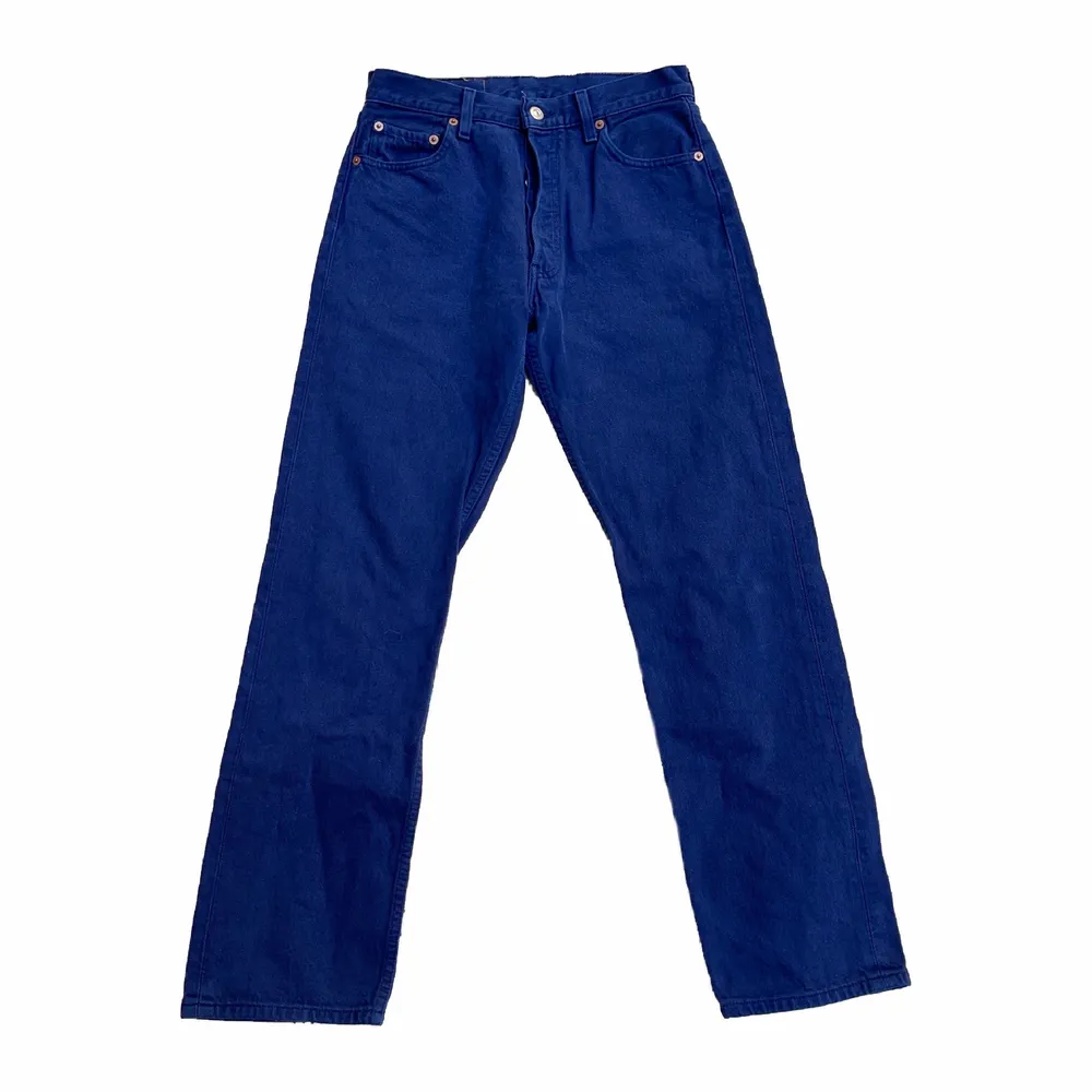 Mörkblå levis i modellen 501! Storlek 30/30🦋💙🌀💎. Jeans & Byxor.
