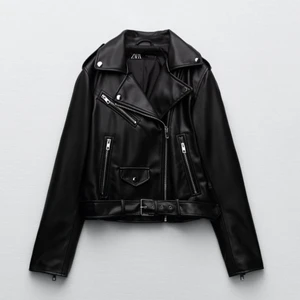 Populära Zara jackan - Säljer min Zara skinnjacka, inköpt förra året men i mycket bra skick! Skirv privat för egna bilder 💞 Nypris: 559kr