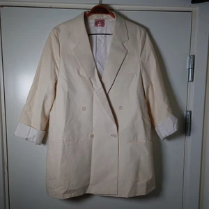 80-talskavaj - Klassisk benvit 80-talskavaj. Har använts en gång på bröllop:)🌱