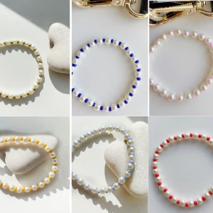 Armband  - Superfina egengorda armband!!😍 55kr/st✨✨ Skriv om du önskar annan färg så kanske jag kan fixa det!❤️