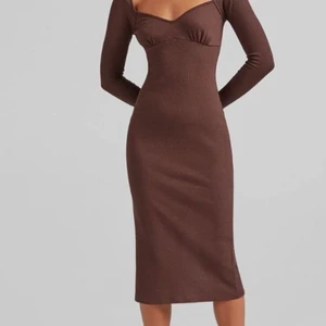 Bershka dress - Xs size, from bershka, I have never got to use it so it’s in perfect condition. The material is thin and soft😊 Im 159cm and it fits me about 10cm above the ankles :)) 