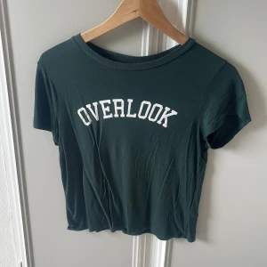 Grön tröja - T-shirt i superskönt material:)