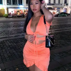 Söt neon rosa/orange klänning