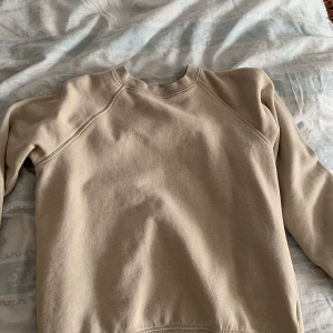 Beige tröja - Beige jätte fin tröja, köparen står för frakt