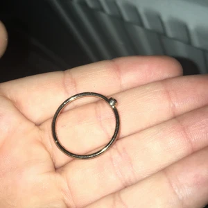 En basic ring - Säljer den för använder aldrig den 