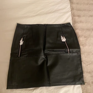 Kjol - Helt ny läder kjol från lager 157! 