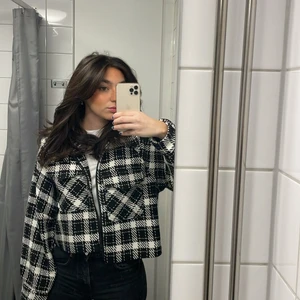 Rutig jacka na-kd - Rutig jacka från na-kd. Säljs pga den inte används, köpt i januari 2022. Nypris 769kr. Pris kan diskuteras