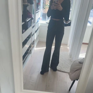 Levis jeans 😻 - Jätte snygga jeans som aldrig är använda, kanske nån gång:) storlek 24 vilket motsvarar XS men dom är lite stora i storleken. Nypris är 1450 o tänker mig nog sälja dom för cirka 1000kr då dom är i nyskick! ☺️