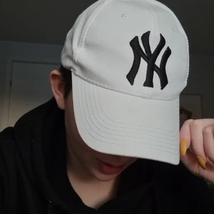 NY-keps - Keps köpt secondhand 🌸 kan justeras med resår