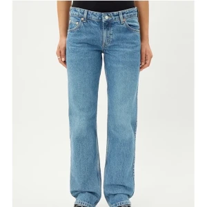 Jenas - Ett par blå fina jenas med låg midja 