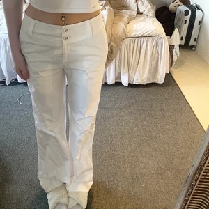 Linnebyxor  - Linnebyxor/kostym assnygga , jätte fint skick! Midjemått ca 76cm och innerbenslänge är 82 och går även att spetta upp dom så att de blir ännu ännu längre!!