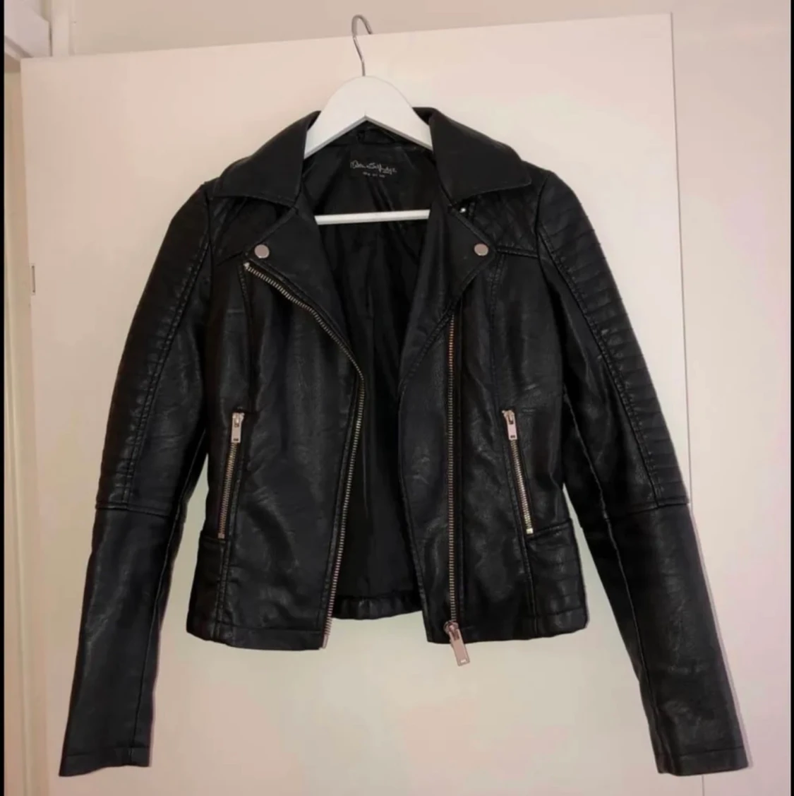 Svart skinnjacka storlek 36 - 90