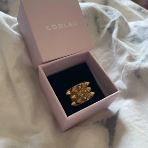 Edblad ring - Superfin ring från Edblad, sparsamt använd. Inga defekter, storlek 17,50