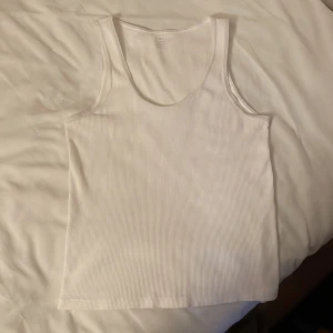 Vitt linne - Linne med fina små detaljer 💗