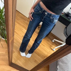 Gina jeans💕 - Säljer dessa jätte snygga Gina jeans då dom inte riktigt är min still och jag inte heller gillar passformen. Dom är lite små på mig som är 160 men jag har väldigt långa ben. Pris kan diskuteras💕