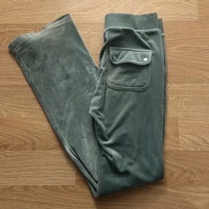 Ljusgröna juicy couture - Bra skick, men några små fläckar