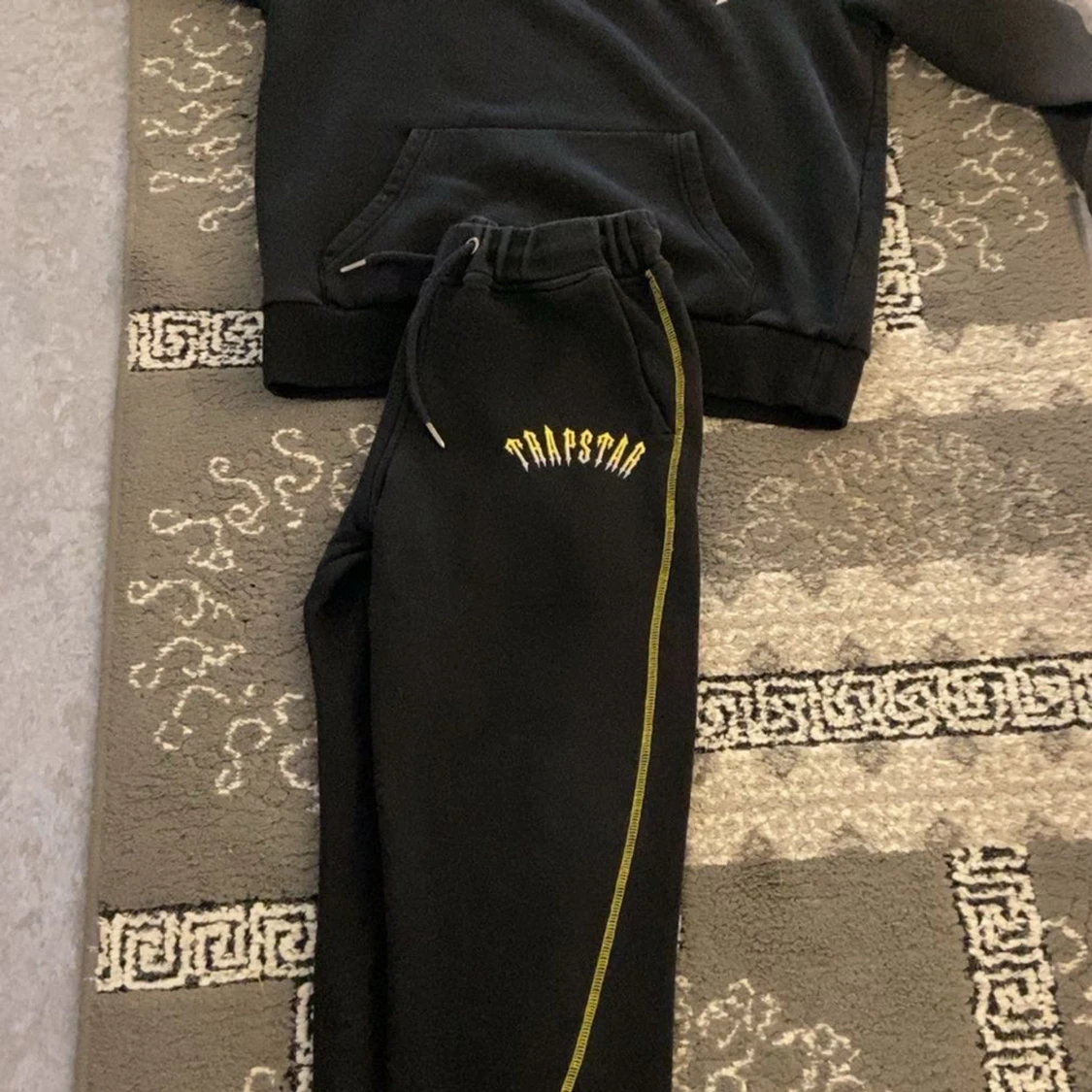 Svart hoodie från Trapstar