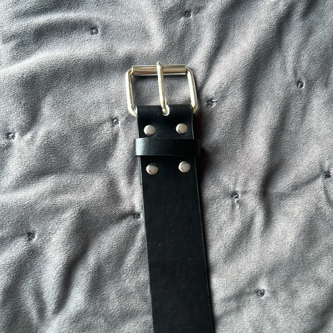 Svart nitat bälte - 39