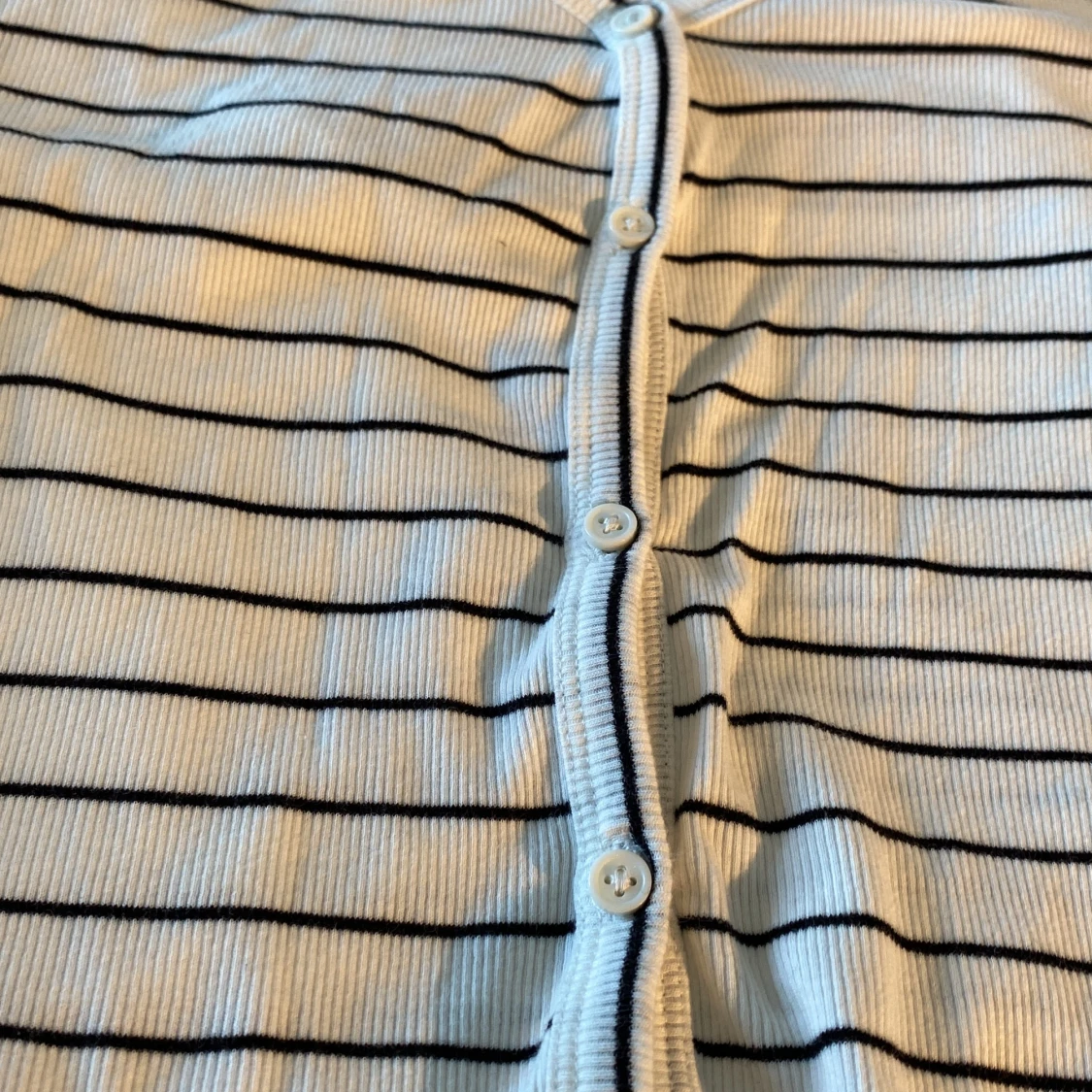 En fin randig blus🤍🖤 - 90