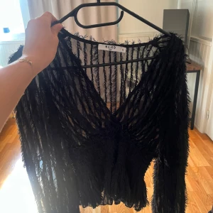 Svart blus  - Sååå snygg blus från NA-KD som tyvärr inte kommer till användning