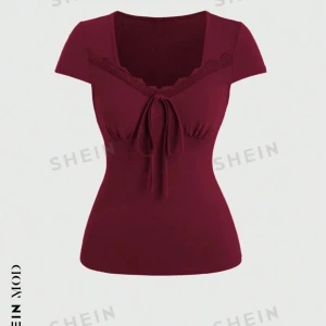 Vinröd topp - Supersnygg vinröd topp från SHEIN! Super bra skick och skit snygg! Men passade tyvärr inte! ❤️