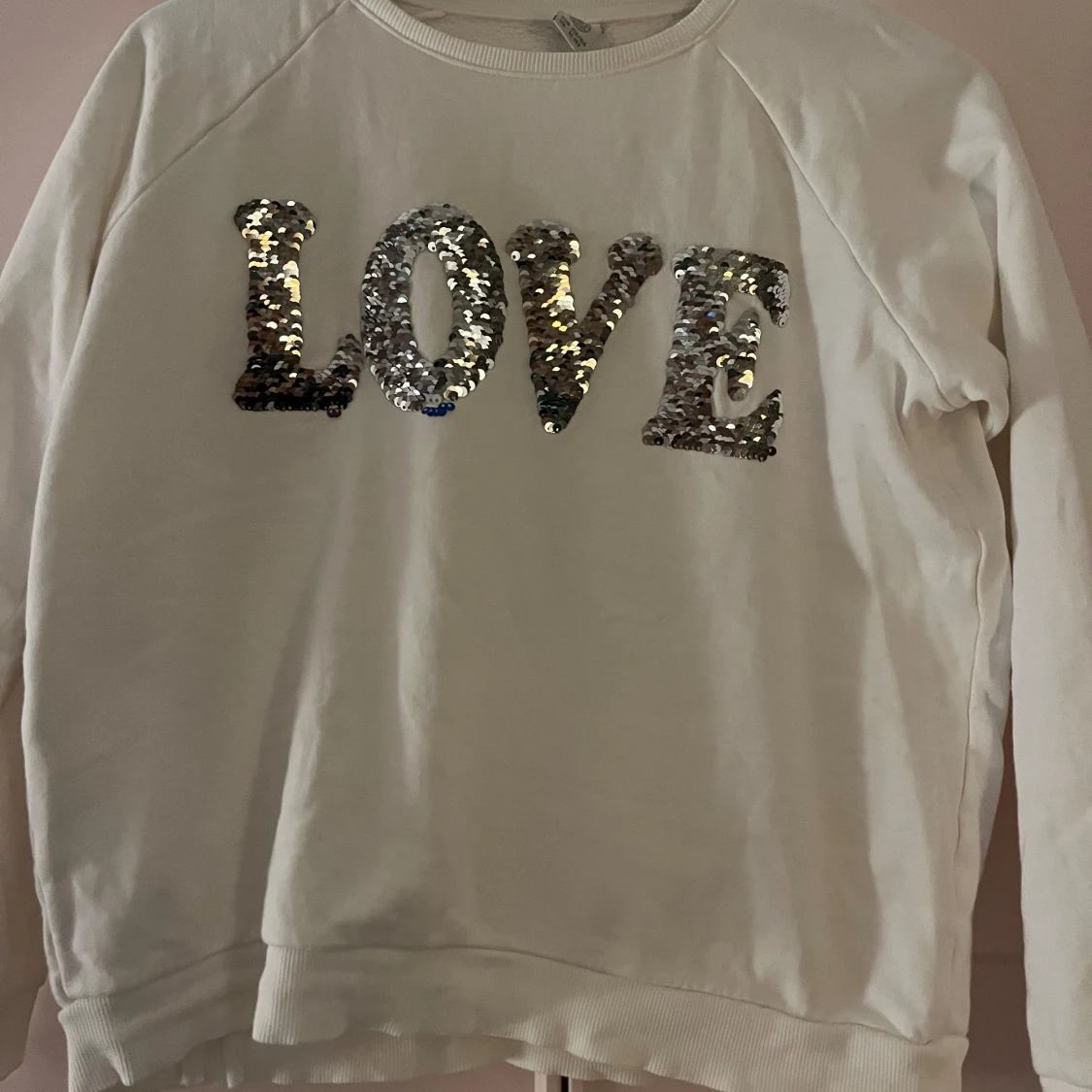 Tröja med texten ”love” - 90