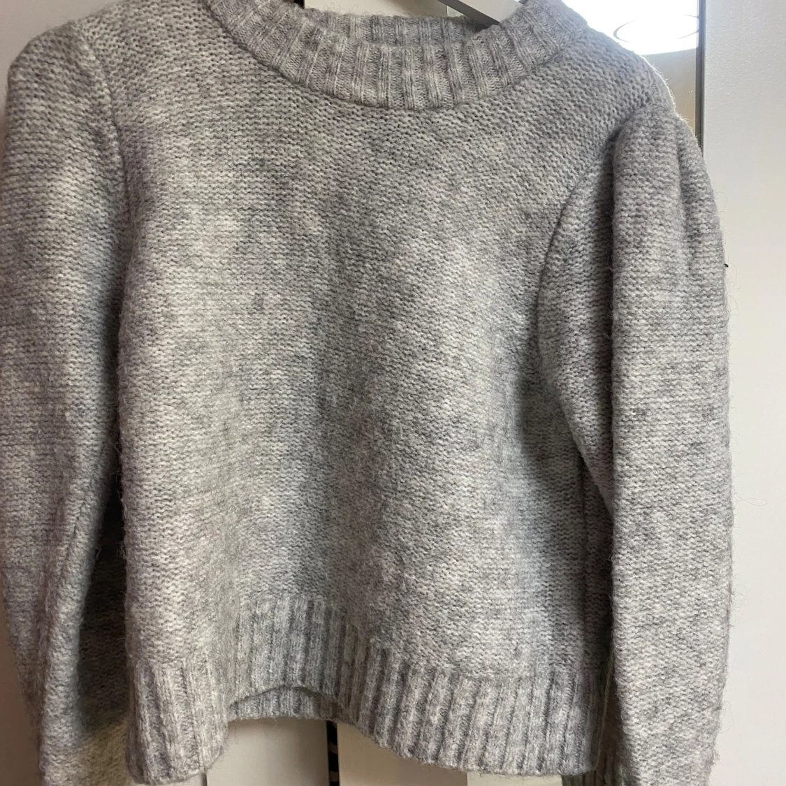 Grå stickad tröja från Lindex
