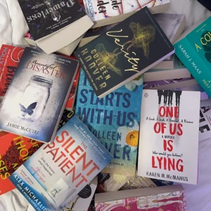 Populära booktok böcker i NYSKICK! - ENDAST NÅGRA AV BÖCKERNA ÄR TILL SALU! KOLLA MIN PROFIL FÖR ATT SE VILKA + PRISET 🤎🤎🤎