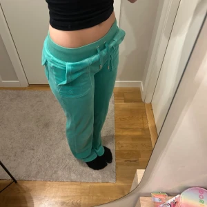 Juicy byxor gröna  - Hela jätte fina å sköna byxor i bra skick 