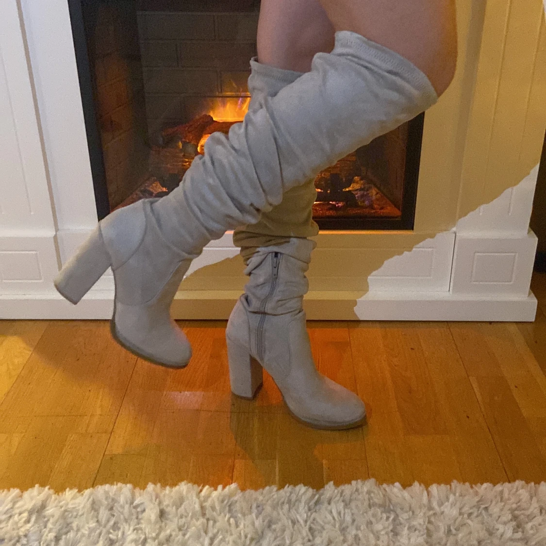 Grå overknee stövlar med klack - 90