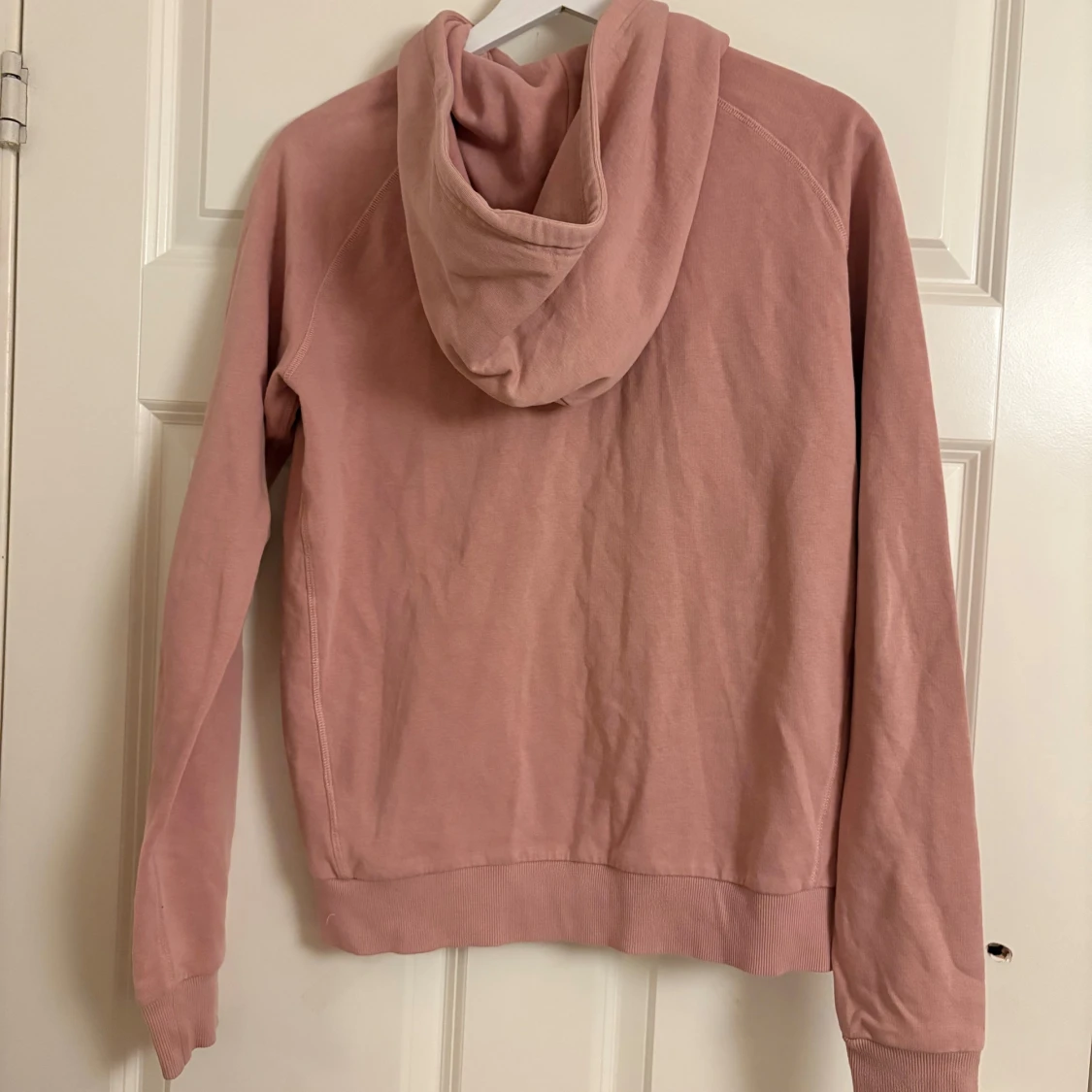 Hoodie från PeakPerformans - 90